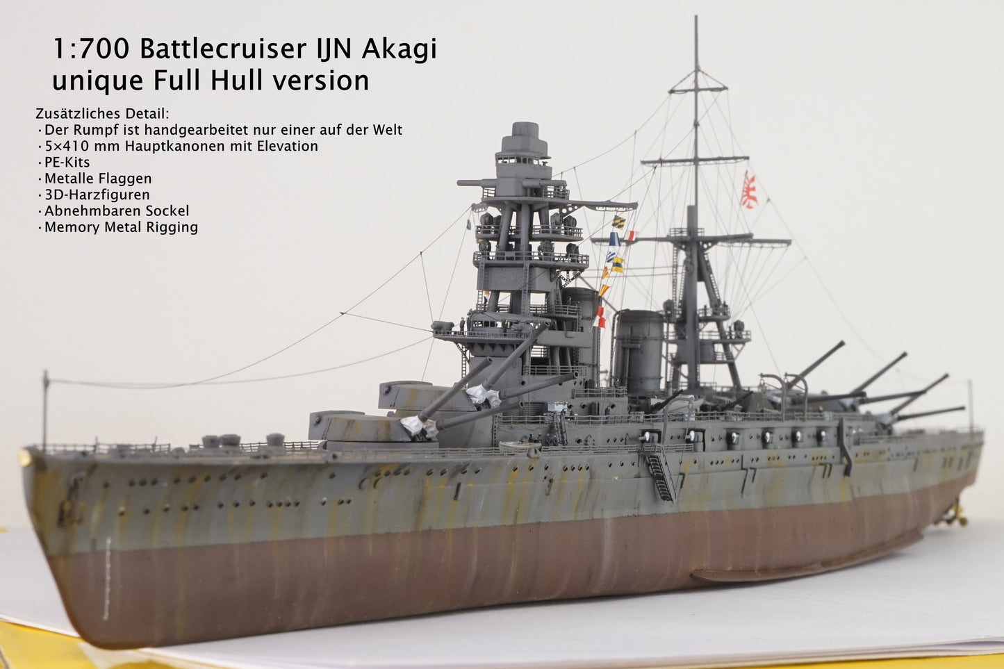1:700 IJN Battlecruiser Akagi, Fertiges Modell mit Vitrine, Finished model with a Display case