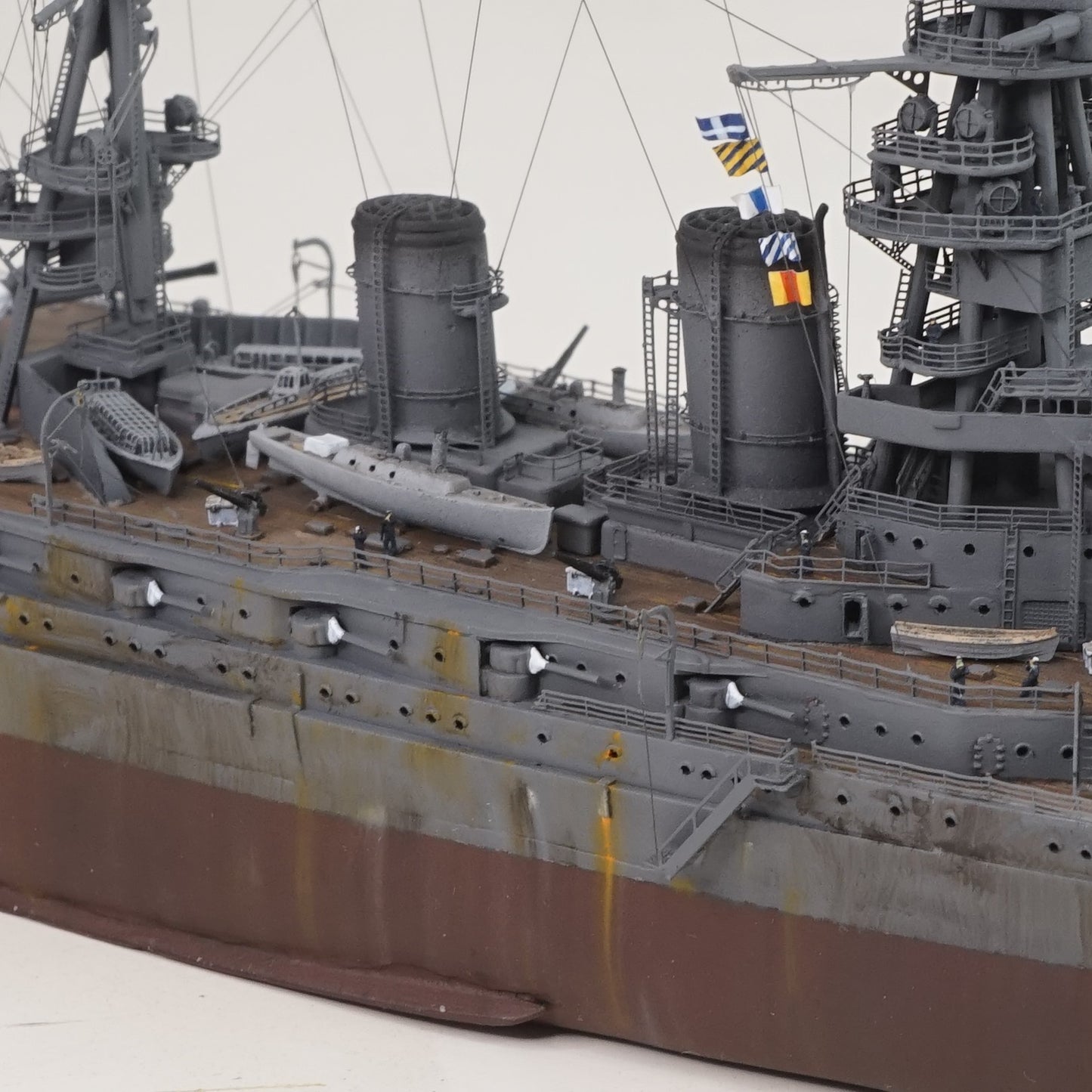 1:700 IJN Battlecruiser Akagi, Fertiges Modell mit Vitrine, Finished model with a Display case
