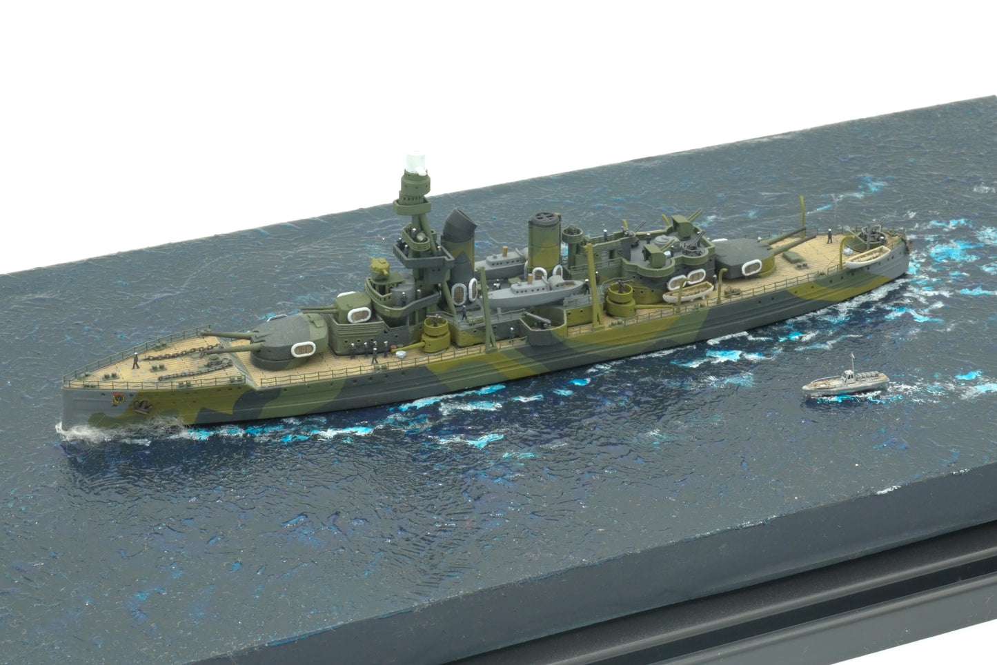 1:700 Drottning Victoria 1945 Diorama, Fertiges Modell mit Vitrine, Finished model with a Display case