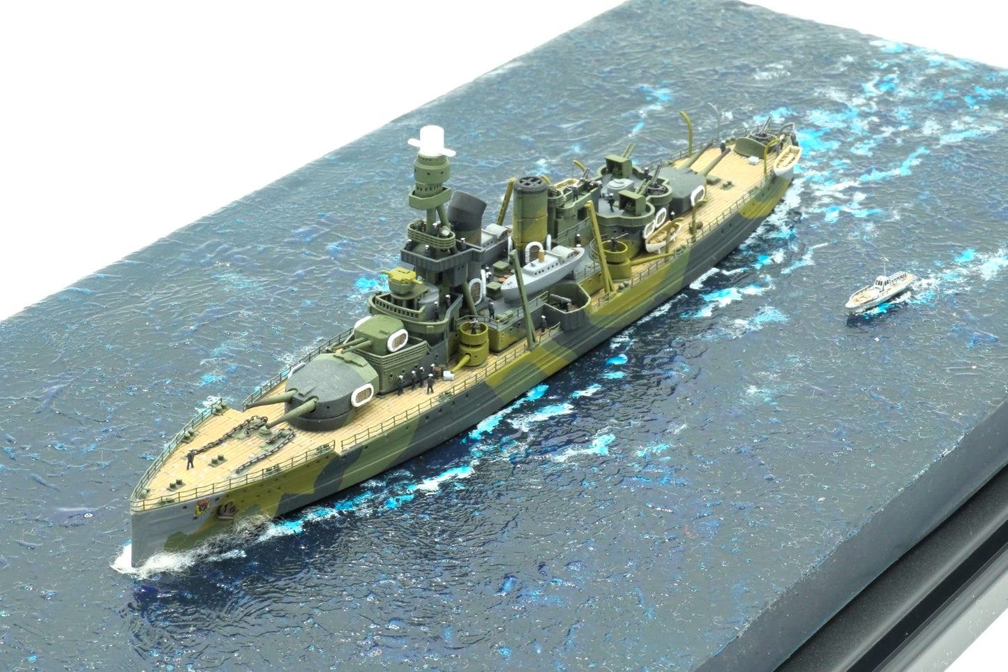 1:700 Drottning Victoria 1945 Diorama, Fertiges Modell mit Vitrine, Finished model with a Display case