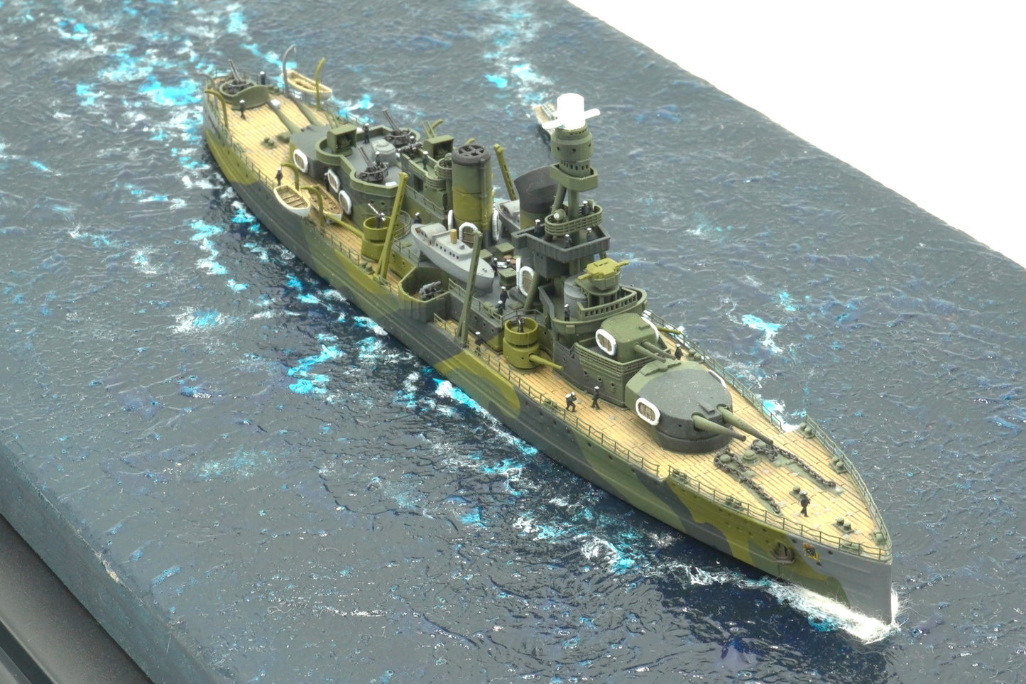 1:700 Drottning Victoria 1945 Diorama, Fertiges Modell mit Vitrine, Finished model with a Display case