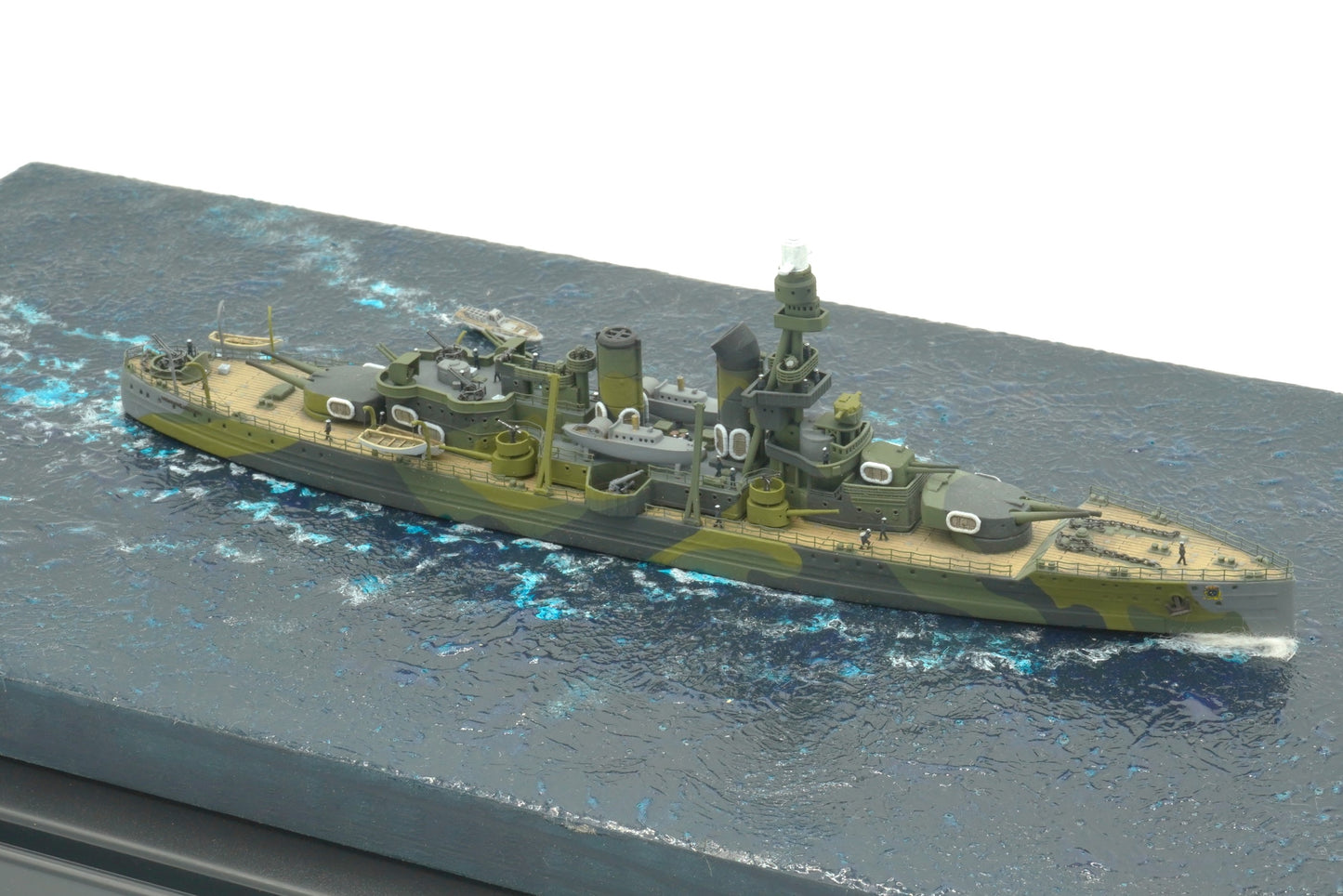 1:700 Drottning Victoria 1945 Diorama, Fertiges Modell mit Vitrine, Finished model with a Display case