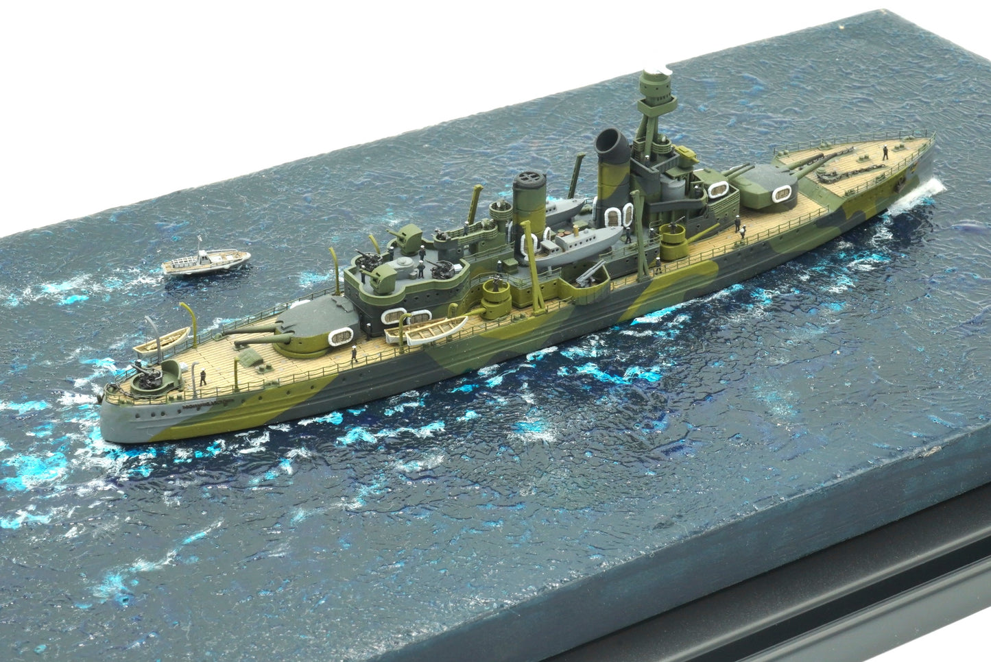 1:700 Drottning Victoria 1945 Diorama, Fertiges Modell mit Vitrine, Finished model with a Display case