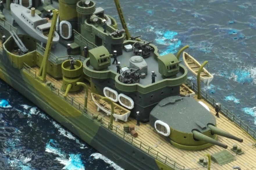 1:700 Drottning Victoria 1945 Diorama, Fertiges Modell mit Vitrine, Finished model with a Display case