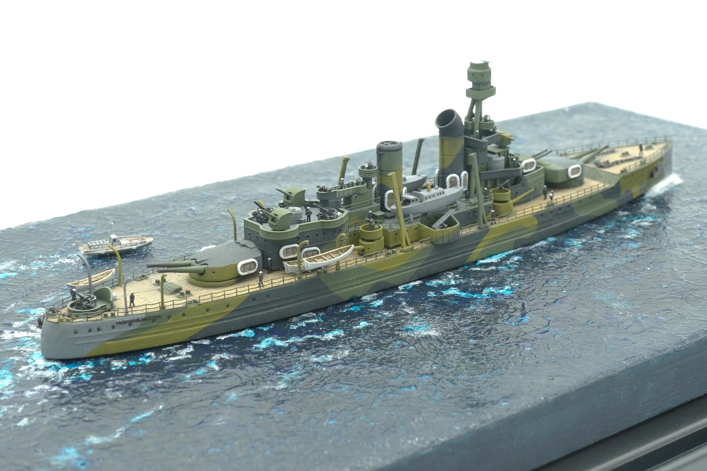 1:700 Drottning Victoria 1945 Diorama, Fertiges Modell mit Vitrine, Finished model with a Display case