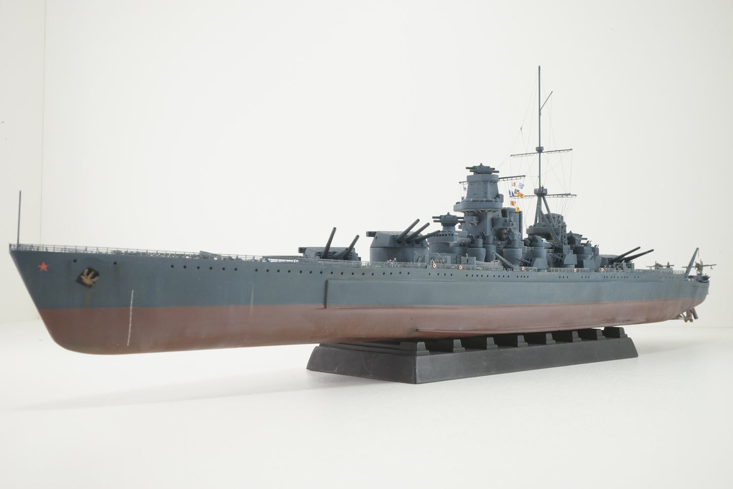 1:700 Russian Battleship P23 Sovetsky Soyuz, Fertiges Modell mit Vitrine, Finished model with a Display case