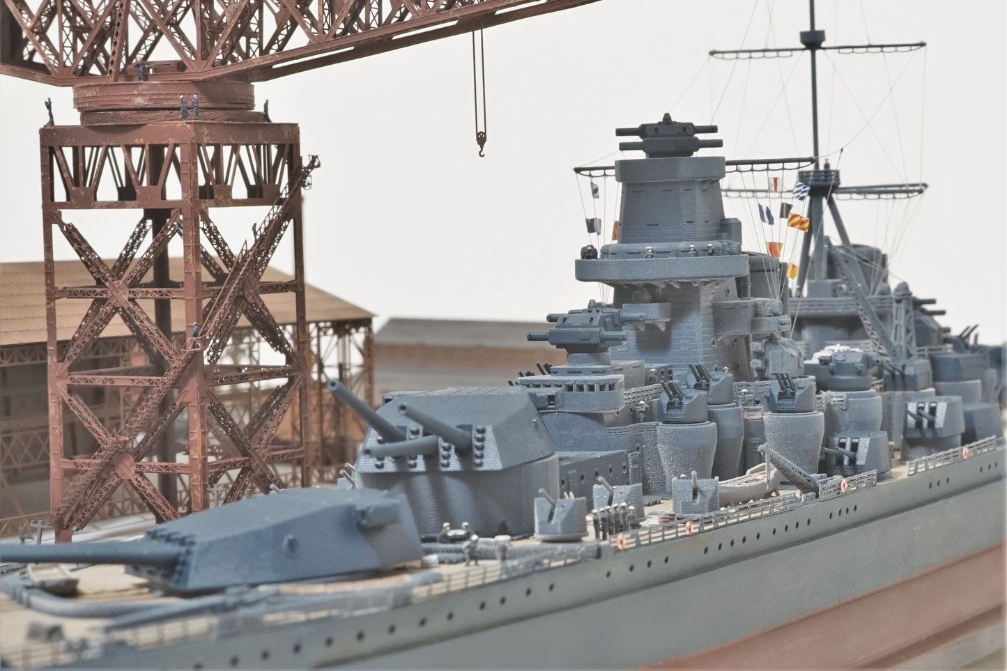 1:700 Russian Battleship P23 Sovetsky Soyuz, Fertiges Modell mit Vitrine, Finished model with a Display case