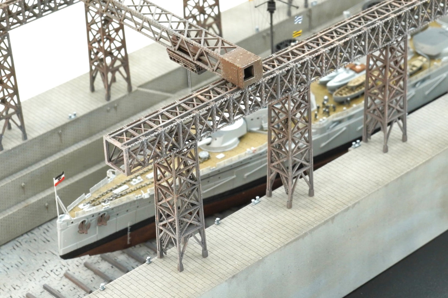 1:700 Dry dock, ship yard, crane, gantry crane, 3d printed model