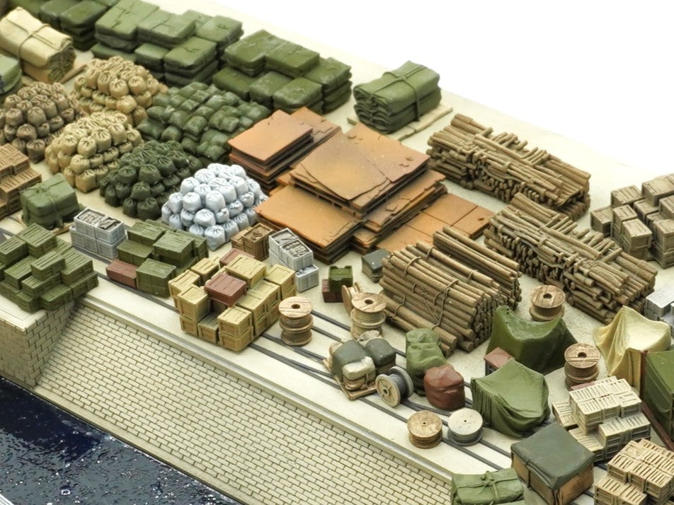 1:700 1:350 1:200 harbour cargo, cases, boxes, ammo box, ship building material, container, oil drum, wood piles, chest