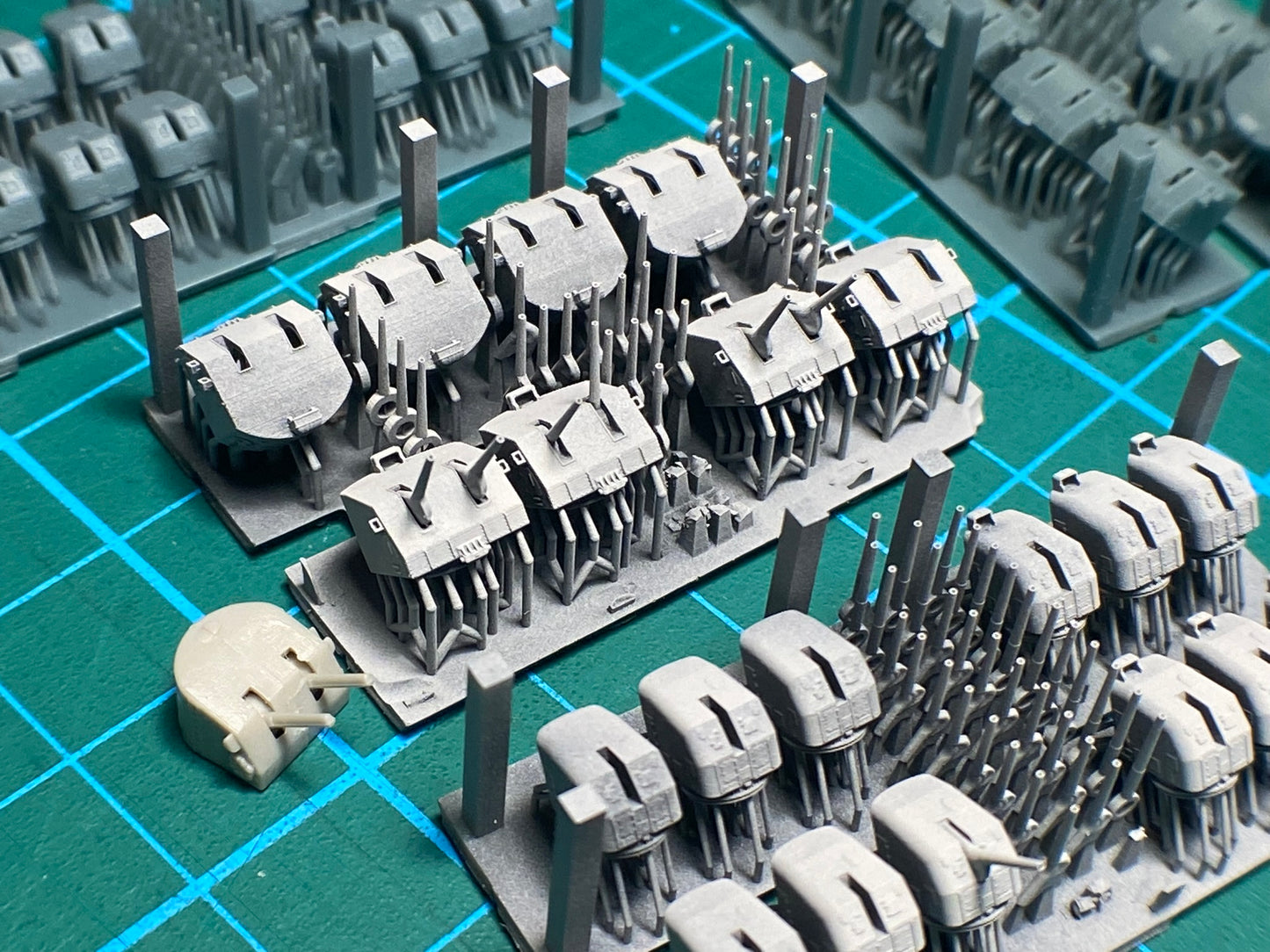 1:700, 1:350, 1:200 US navy 5 inch AA guns, twin turret, single turret, 3D printed, Mk38, Mk 30, with blast bags, 5 inch L38 guns