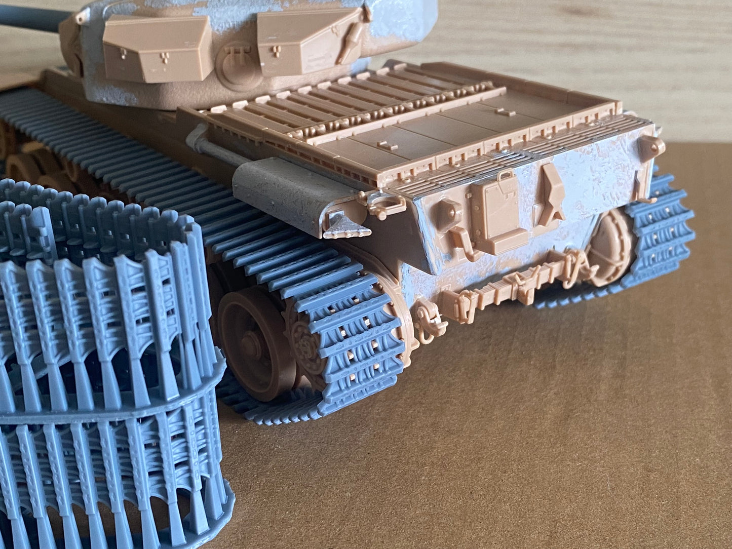 1:35 Pre assembled tracks for Centurion tank, 1:35 Einsatzbereit Ketten, half-finished