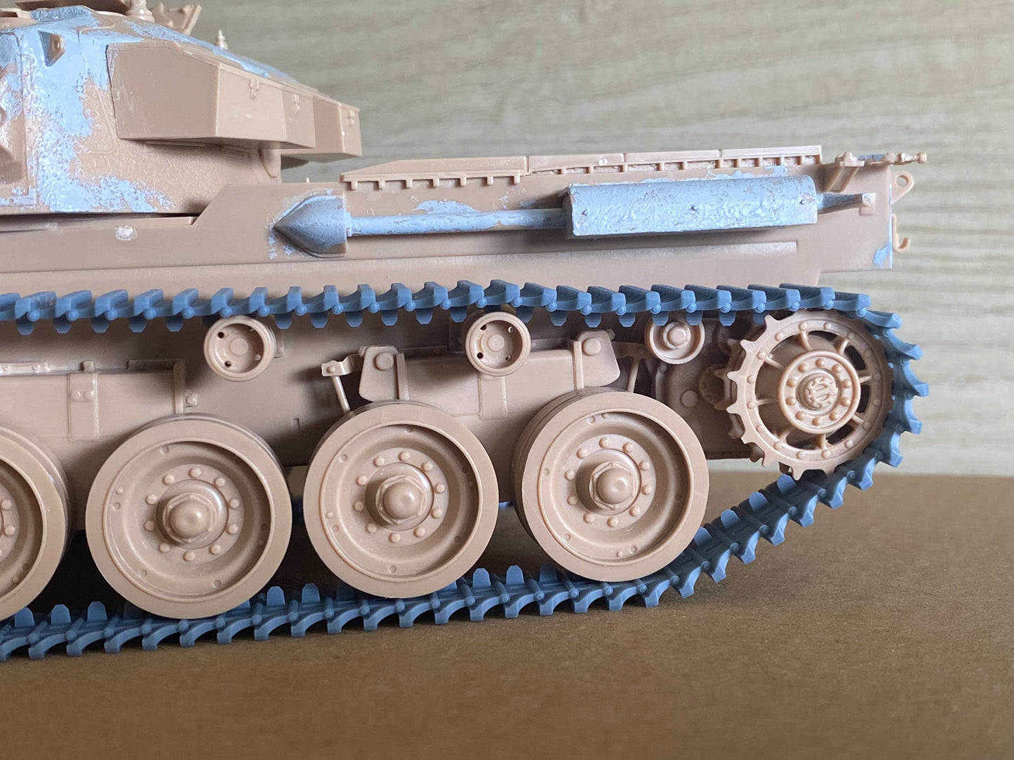 1:35 Pre assembled tracks for Centurion tank, 1:35 Einsatzbereit Ketten, half-finished