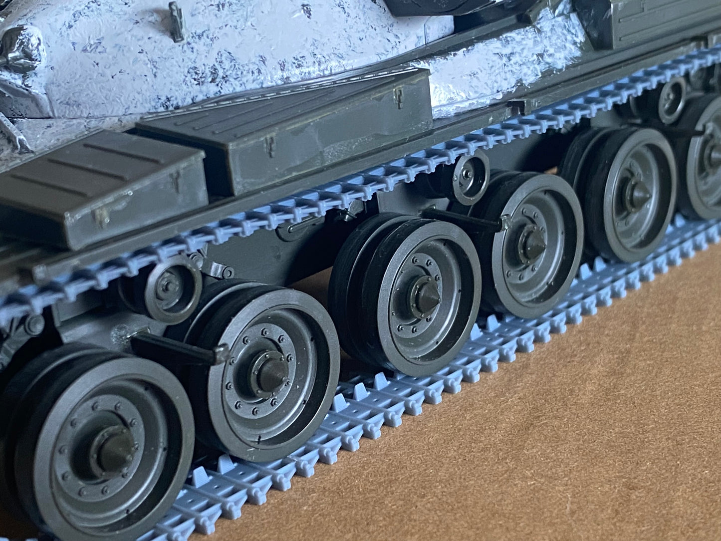 1:35 Pre assembled tracks for Chieftain tank, 1:35 Einsatzbereit Ketten, half-finished