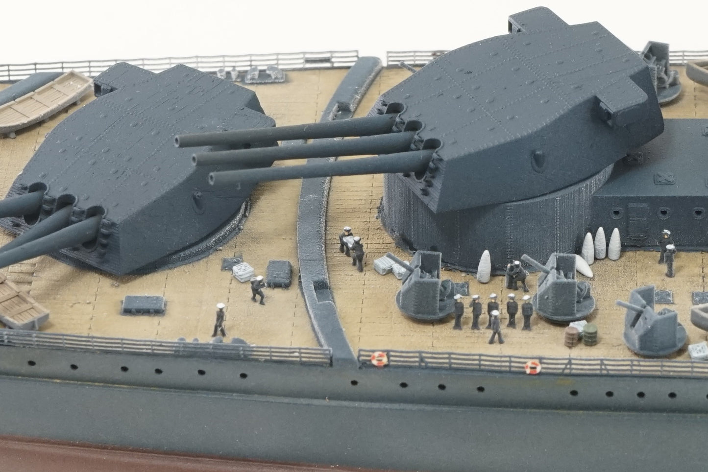 1:700 Russian Battleship P23 Sovetsky Soyuz, Fertiges Modell mit Vitrine, Finished model with a Display case