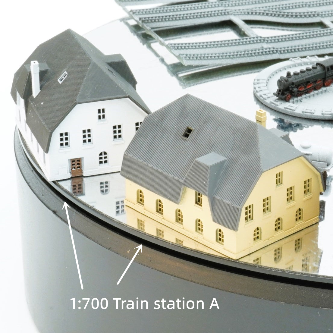 1:700 Train station diorama. Railway turntable, Schwerer Gustav Railway Gun, K5 railway gun, train, BR86, shipyard train