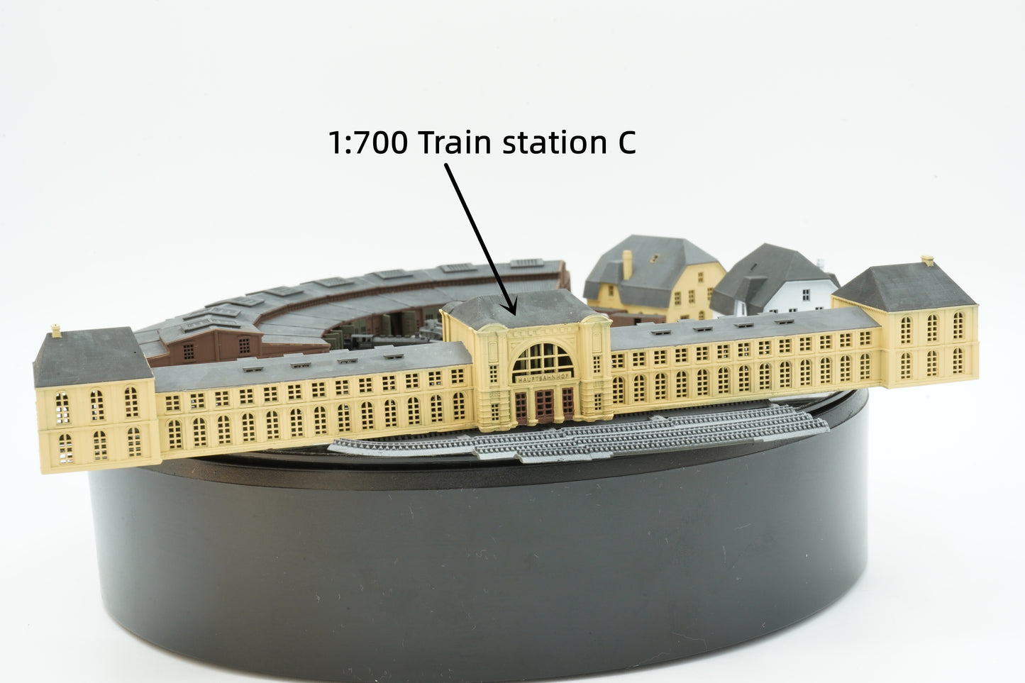 1:700 Train station diorama. Railway turntable, Schwerer Gustav Railway Gun, K5 railway gun, train, BR86, shipyard train