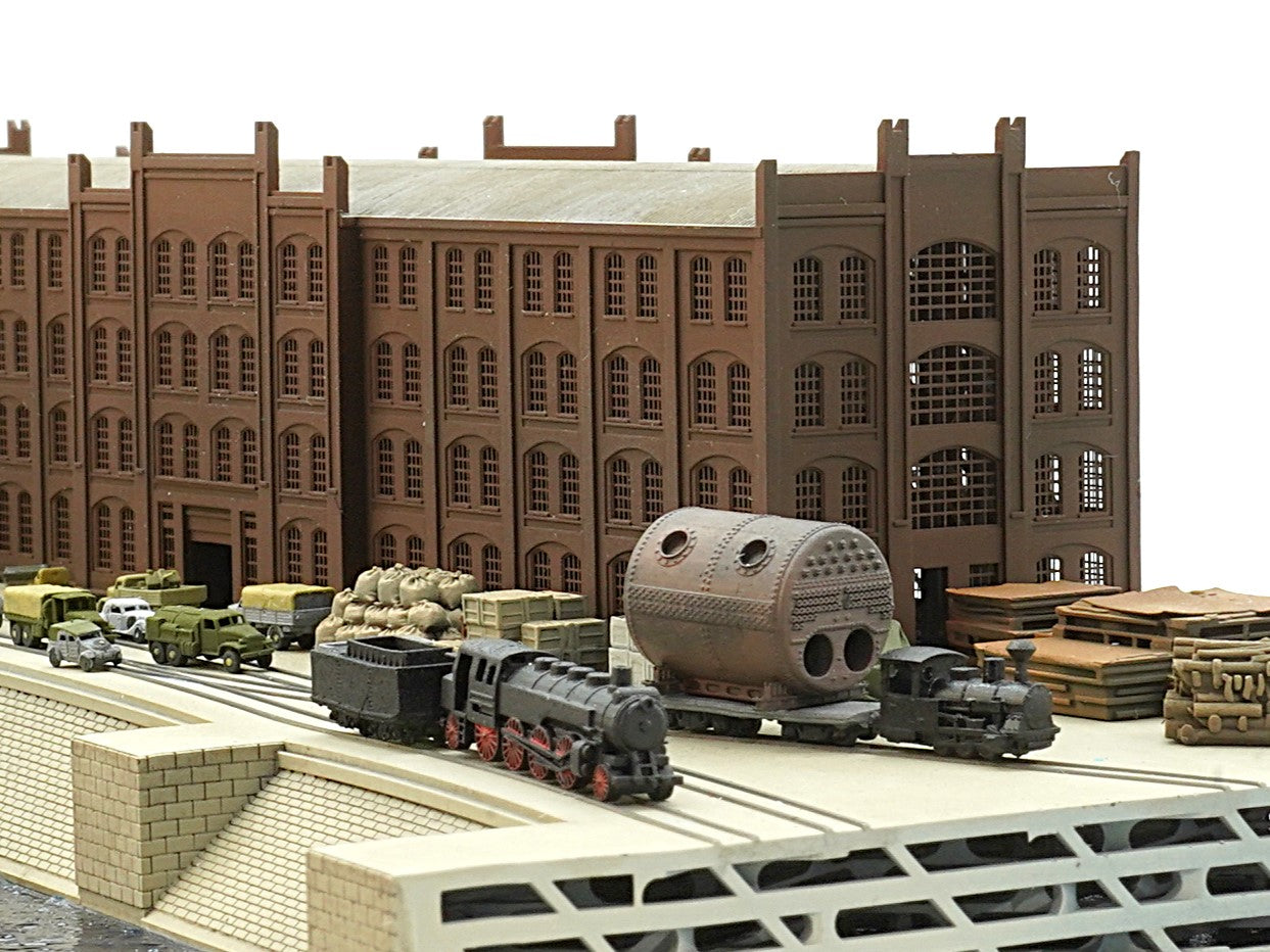 1:700 Hamburg Port and Shipyard, Hamburger Hafen und Werft. BV 250 t crane, warehouse, Blohm Voss