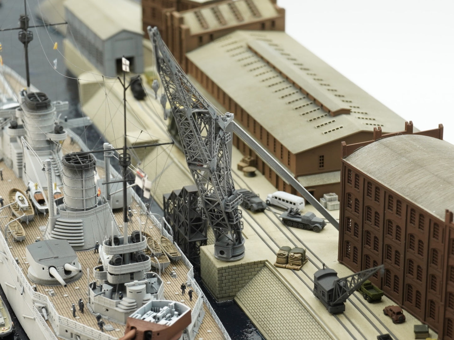1:700 Hamburg Port and Shipyard, Hamburger Hafen und Werft. BV 250 t crane, warehouse, Blohm Voss