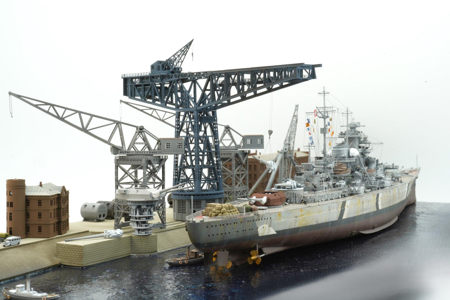 1:700 Hamburg Port and Shipyard, Hamburger Hafen und Werft. BV 250 t crane, warehouse, Blohm Voss