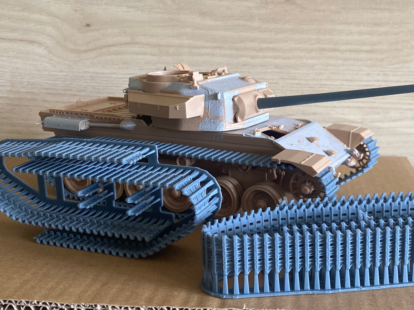 1:35 Pre assembled tracks for Centurion tank, 1:35 Einsatzbereit Ketten, half-finished
