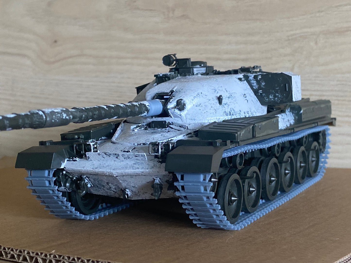 1:35 Pre assembled tracks for Chieftain tank, 1:35 Einsatzbereit Ketten, half-finished