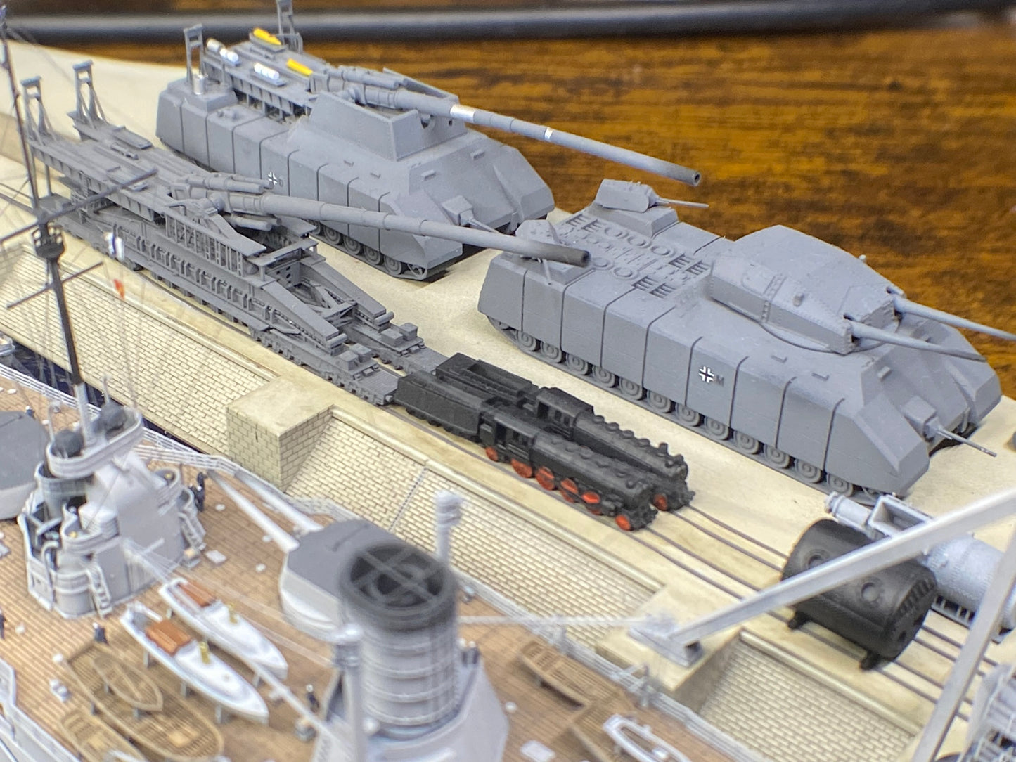 1:700, 1:350 German super heavy tanks set,  P1000 Ratte und P1500 landkreuzer, E100, Maus, Karl Gerät, Krupp Räumer S, V2